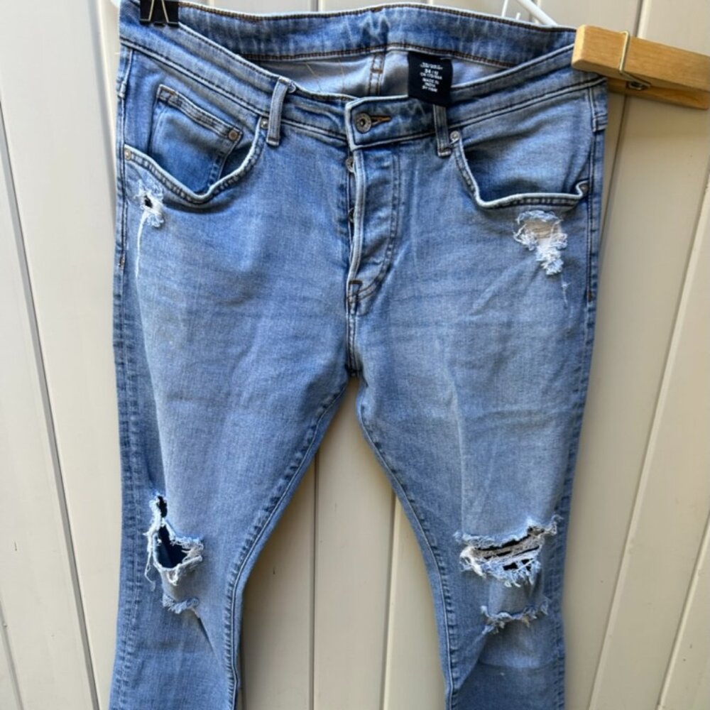 H&M Skinny Light Wash Stretch Denim W34L32
